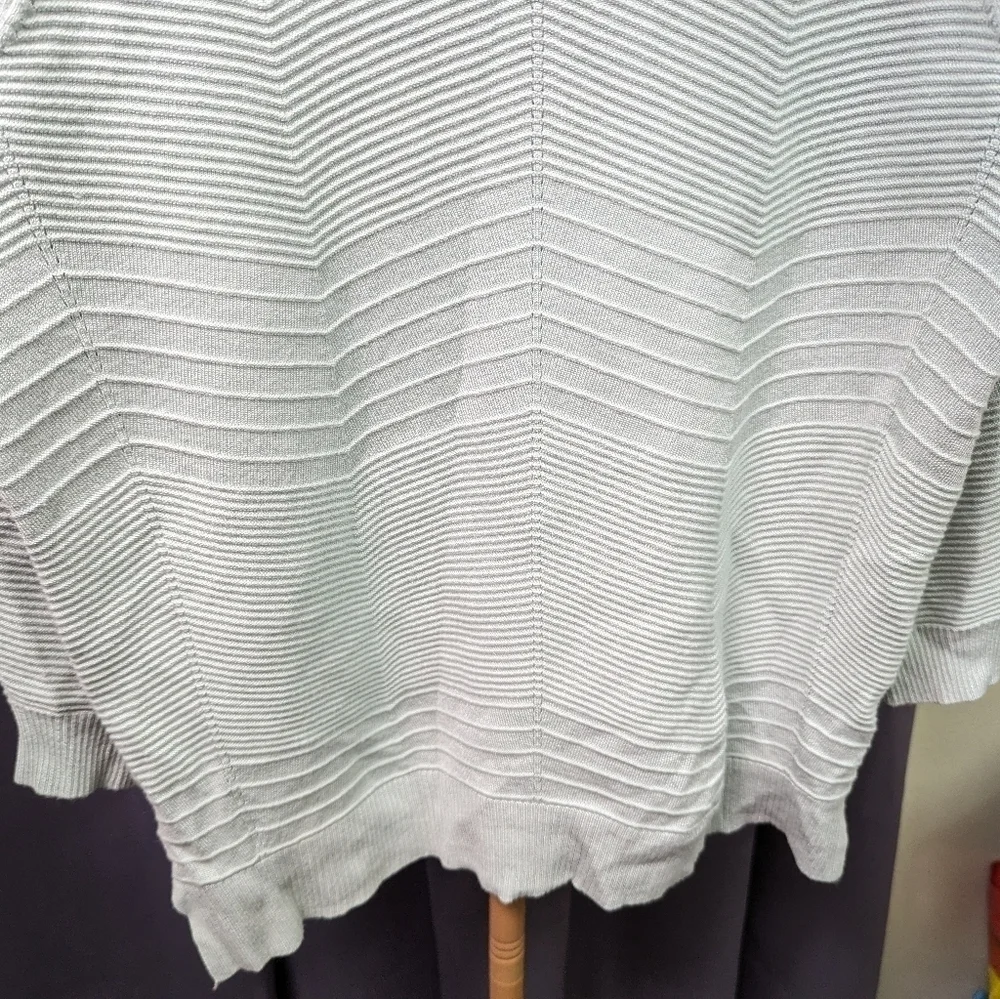 Tahari V Neck Ribbed Sweater Sz M